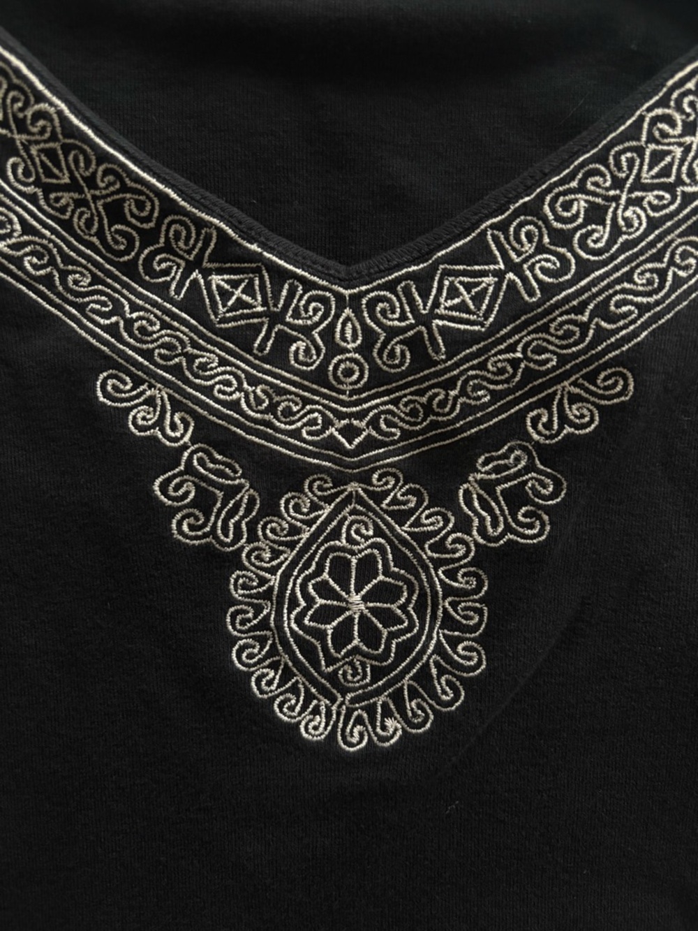 Nine West Black Short-Sleeve V-Neck Top with White Embroidery - Picture 4 of 5